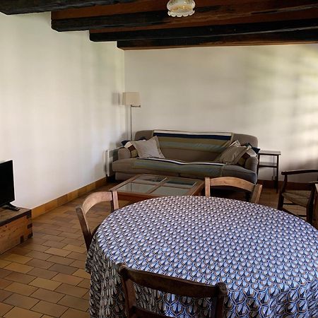 Spacious Apartment In A Charming, Tranquil Village Saint-Vincent-Rive-dʼOlt Exterior foto